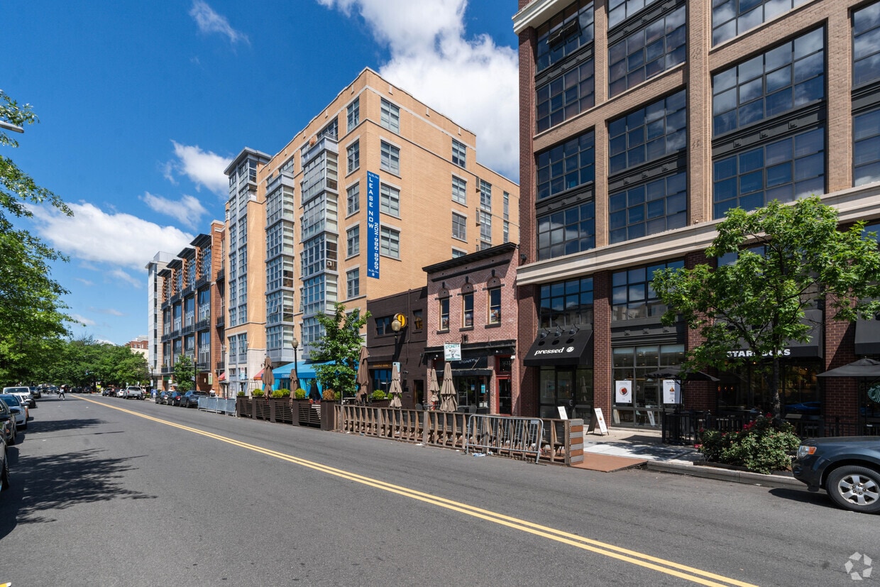 The DeSoto Apartments - The DeSoto Apartments