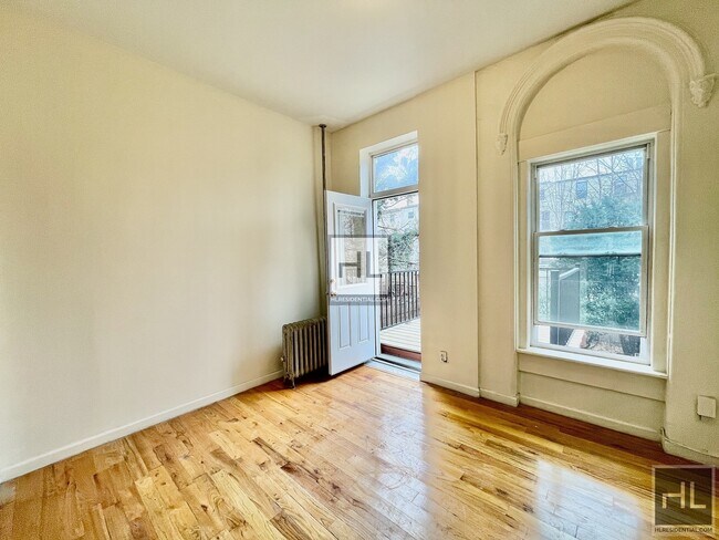 Building Photo - 477 WILLOUGHBY AVENUE 2