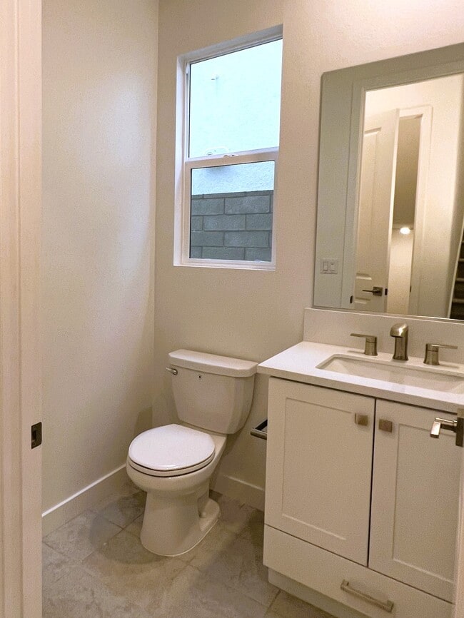 Building Photo - 107 Zawn