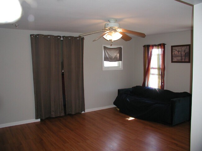 Building Photo - Clarksboro - 1 Bed - 1 bath