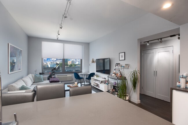 Building Photo - 102 Christopher Columbus Dr