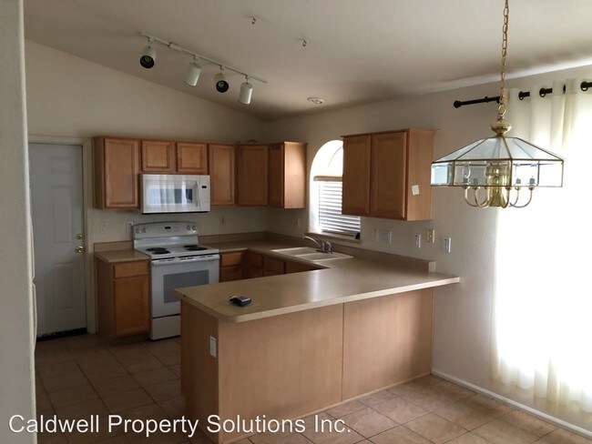 Foto del edificio - 3 br, 2 bath House - 16568 W. Ironwood St.