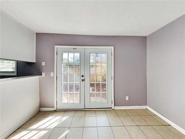 Foto del edificio - 1829 Whitehall Forest Ct SE