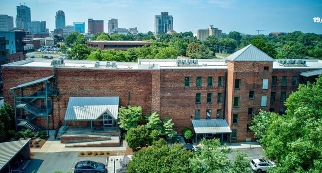 Building Photo - 836 Oak St
