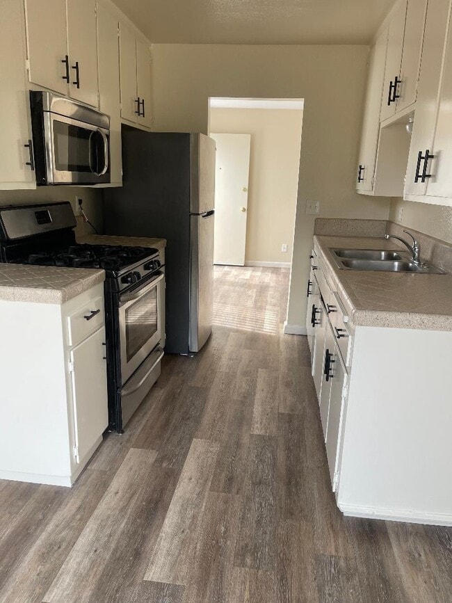 Building Photo - 721 12th St