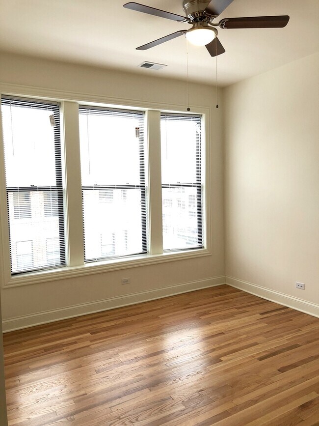 Foto del edificio - 914 W Montrose Ave