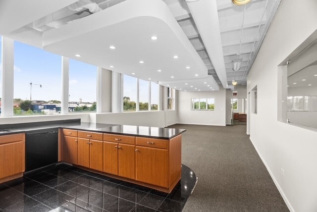 Building Photo - 3025 N Western Ave