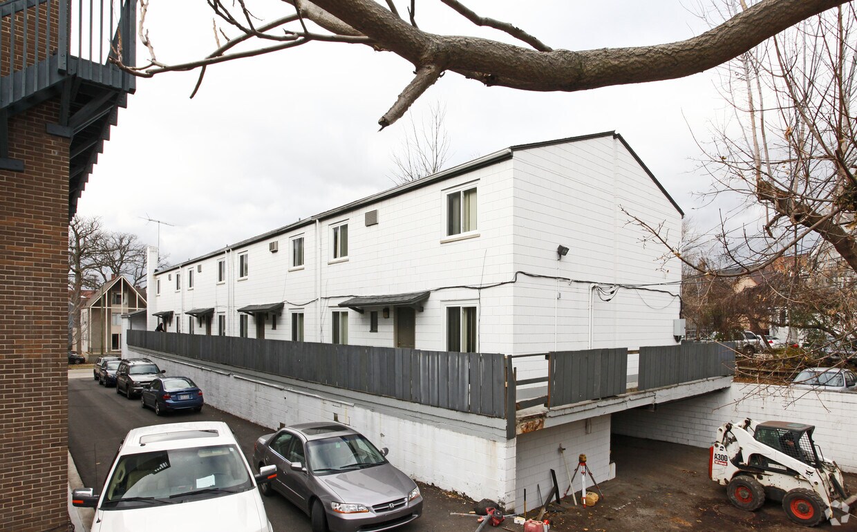 Foto del edificio - 727 Packard St