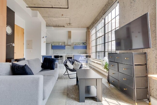Building Photo - 454 Rue De la Gauchetière O