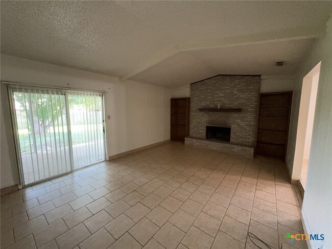Foto del edificio - 2408 Carnation Dr