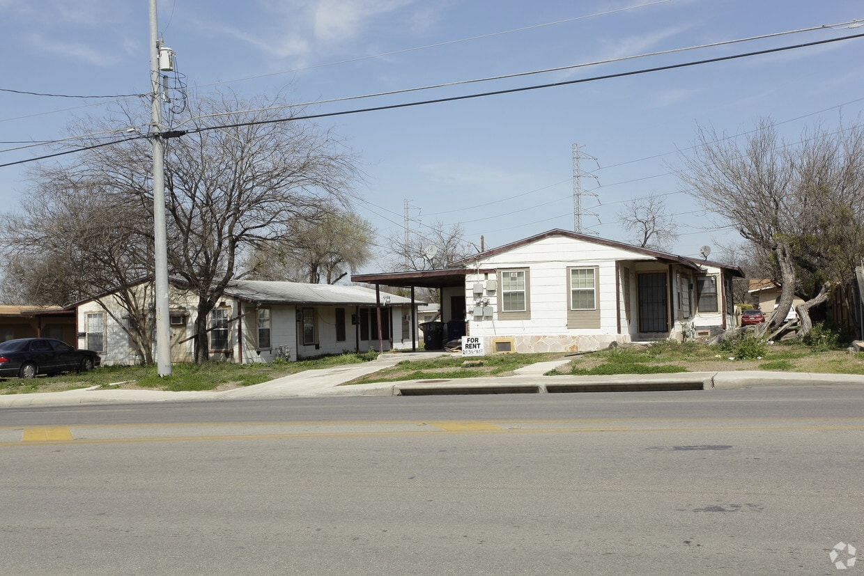 Building Photo - 2131 E Southcross Blvd