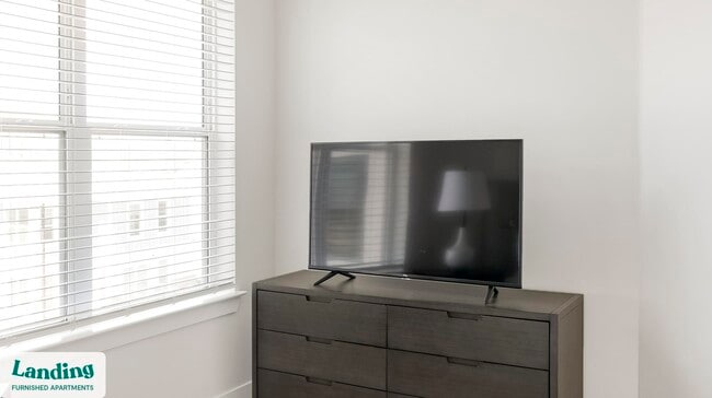 Building Photo - 556 Martin Rd SW