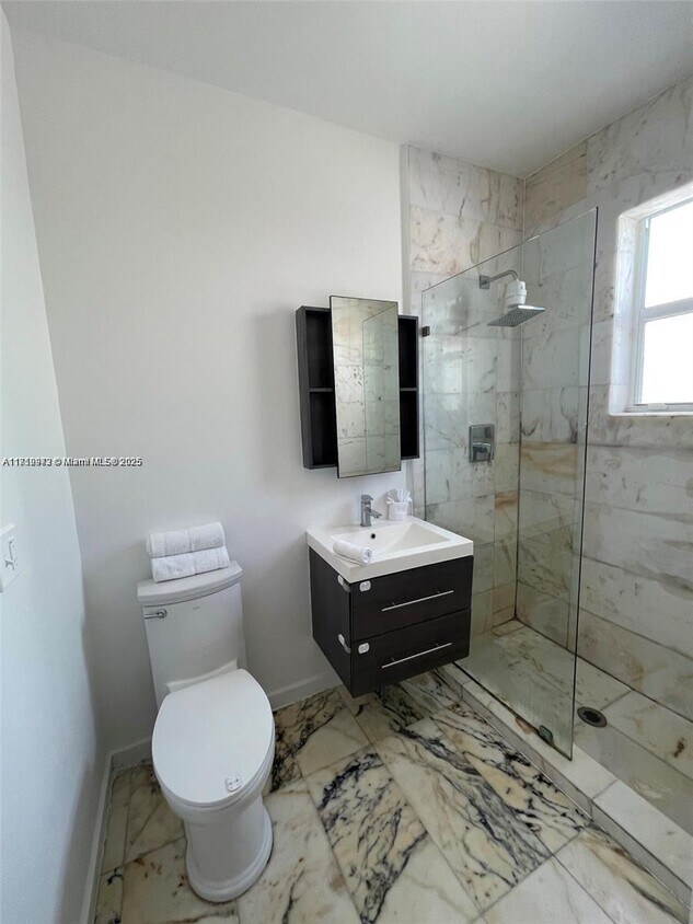 Foto del edificio - 801 SW 8th St