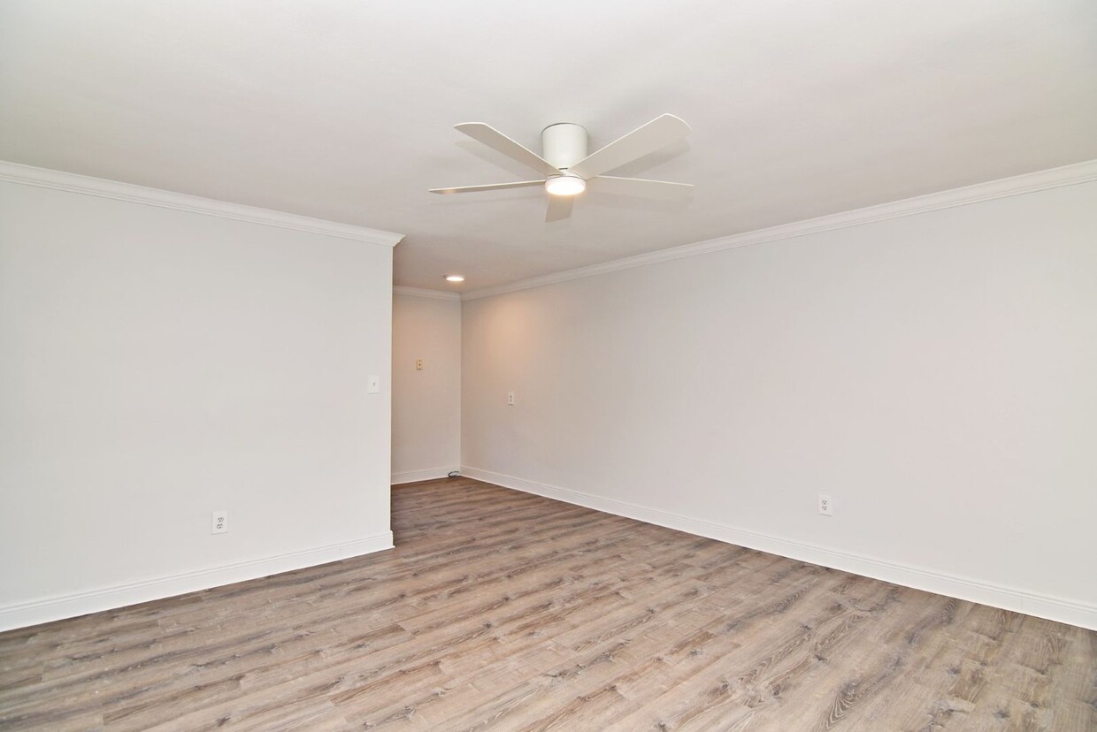 Foto principal - Lakefront Living in Winter Park! 1 Bed, 1 ...