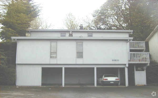Primary Photo - 11211 NE 68th St