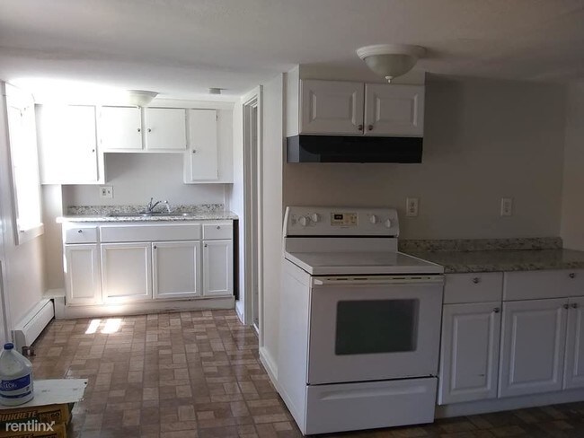 Building Photo - 3 br, 1 bath Apartment - 9A Maple St