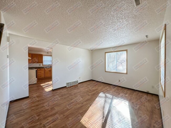 Building Photo - 802 Greenway Dr