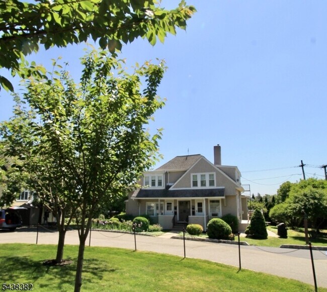 Foto del edificio - 39 N Mountain Ave