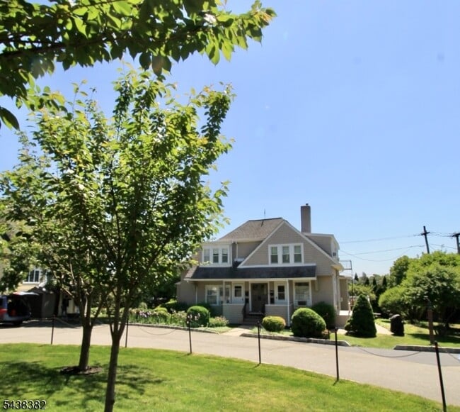 Building Photo - 39 N Mountain Ave