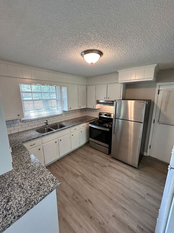 Building Photo - 3407 Knight Dr