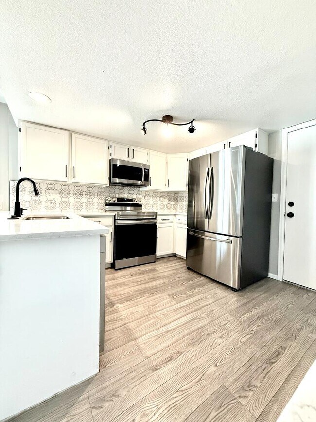 Foto del edificio - 1872 S Cathay Ct