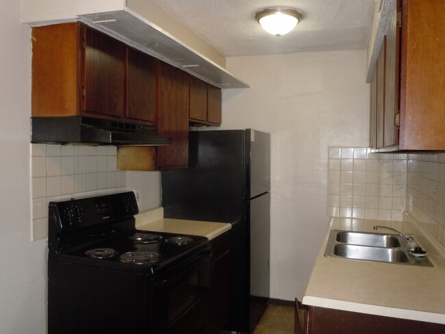 Building Photo - 1111 Arrowhead Dr
