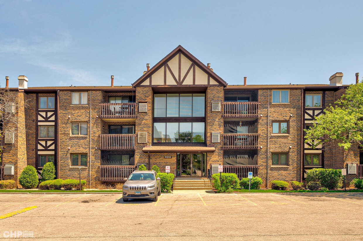 Primary Photo - 10355 Menard Ave