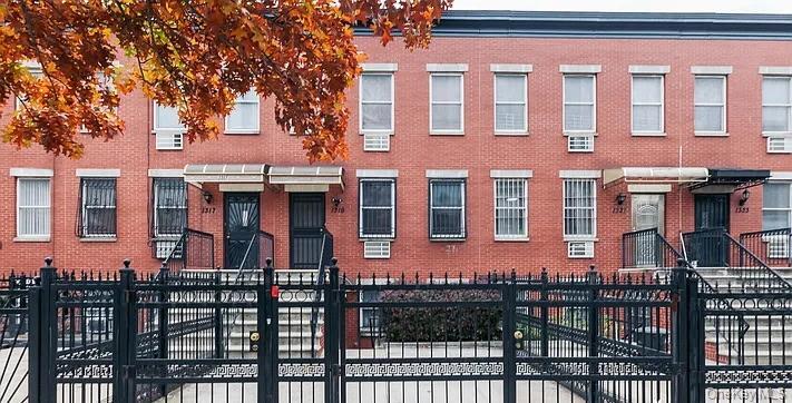 Primary Photo - 1319 Gates Ave