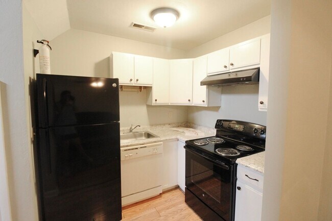 Foto del edificio - 1366 Bradley Dr