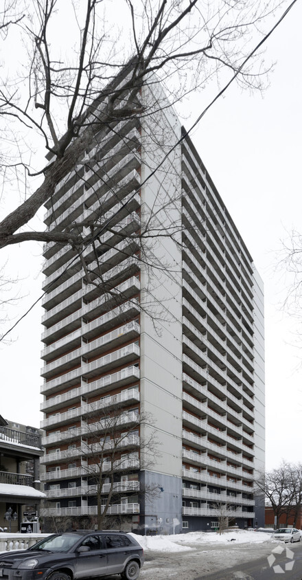 Photo du bâtiment - Maclaren Towers