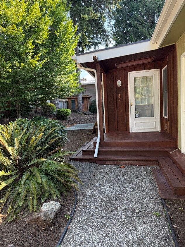 Building Photo - 6104 125th Ave SE