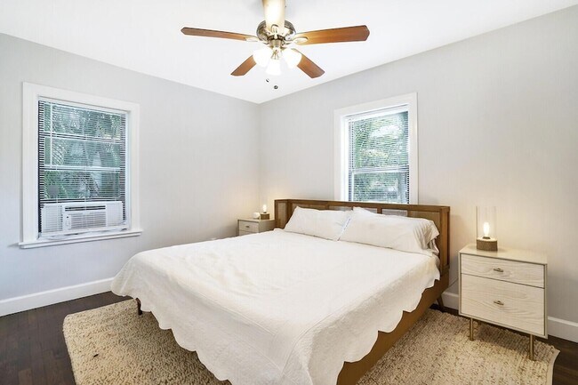 Building Photo - 413 36th St