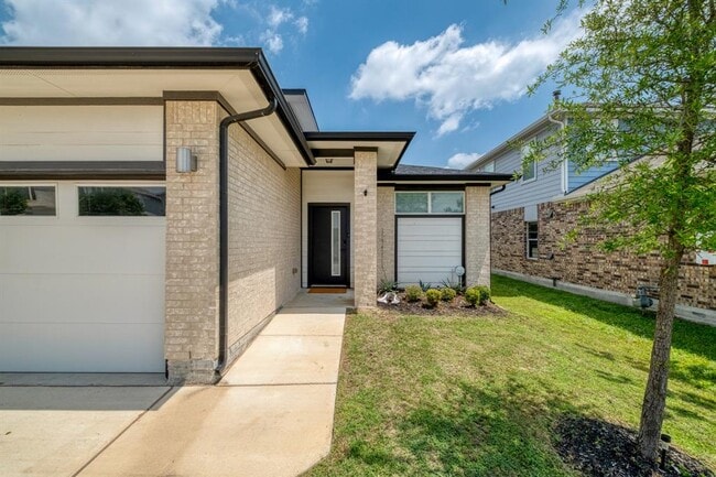 Building Photo - 10003 Baden Ln