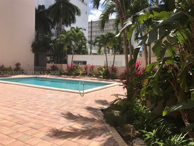 Foto del edificio - 416 Bay Dr E