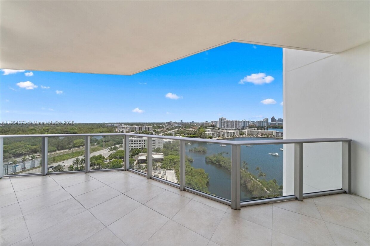 Primary Photo - 17301 Biscayne Blvd
