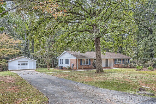 Building Photo - 203 Nottingham Dr