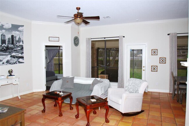 Building Photo - 224 Sleepy Hollow Dr
