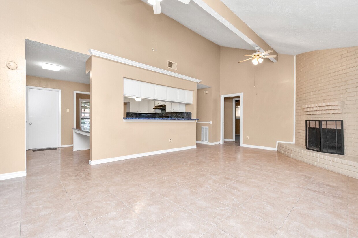Building Photo - 1315 Twining Oaks Ln