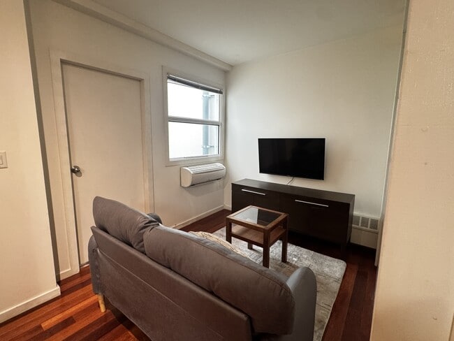 Building Photo - 440 Richards St