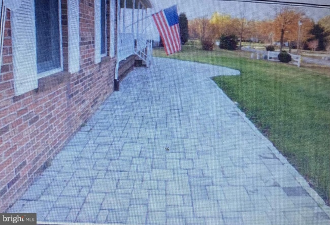 Building Photo - 101 Tarks Ln