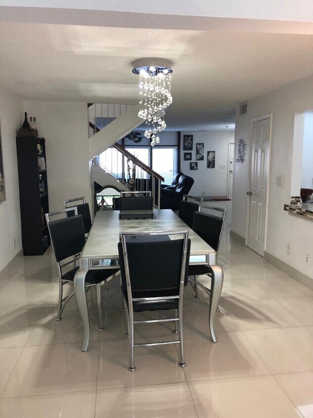 Foto principal - 4722 Sheridan St