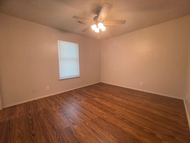 Foto del edificio - Cute Glenpool 3BD/1.5 BA near High School