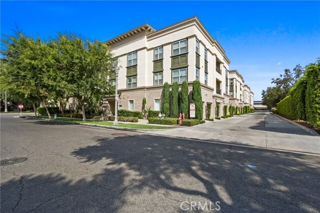 Building Photo - 524 S Anaheim Blvd