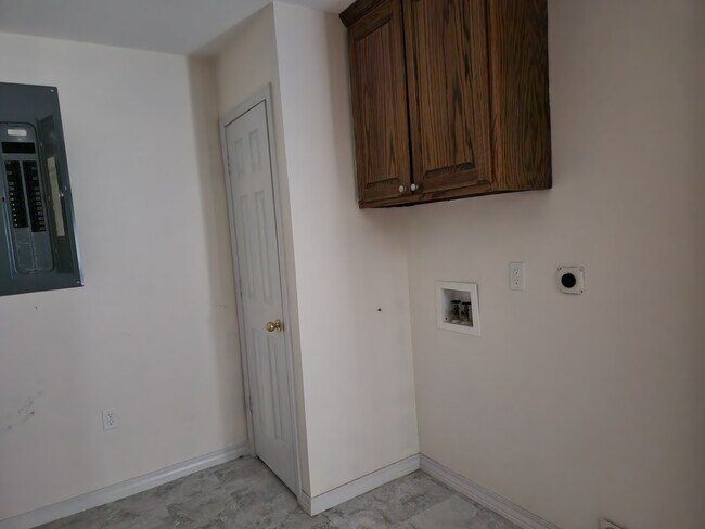 Foto del edificio - 1215 Collins Rd