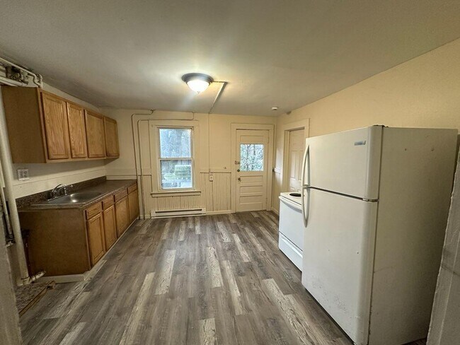 kitchen - 478 Windham Rd