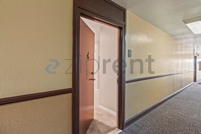 Building Photo - 1085 Murrieta Blvd