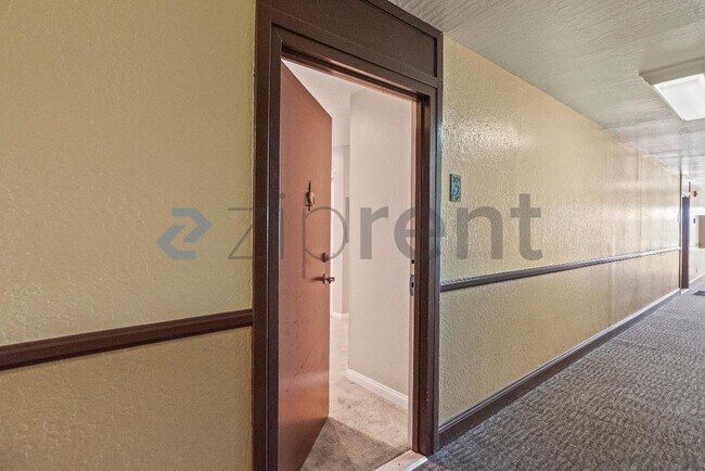 Foto del edificio - 1085 Murrieta Blvd