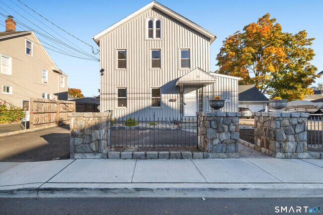 Foto del edificio - 14 Plymouth Ave