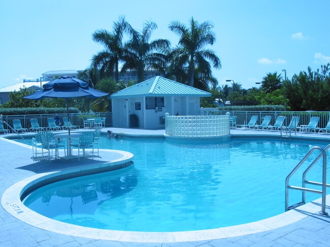 Foto del edificio - 3655 Seaside Dr