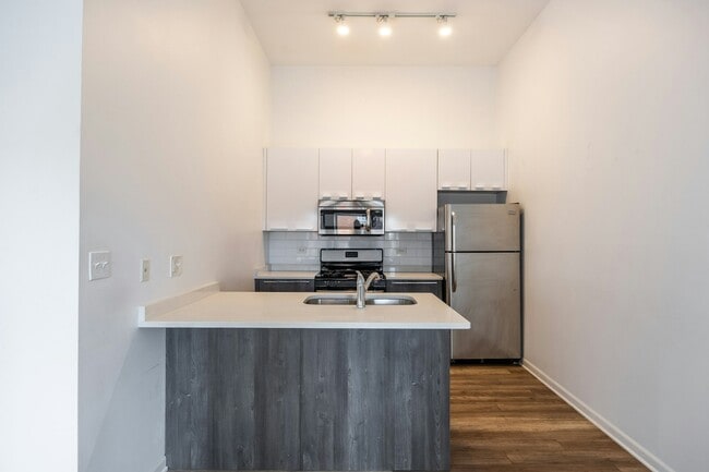 Foto del edificio - 2700 W North Ave